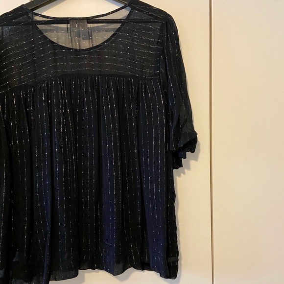 Flowy semi-sheer black blouse with silver thread - Picture 6 of 7